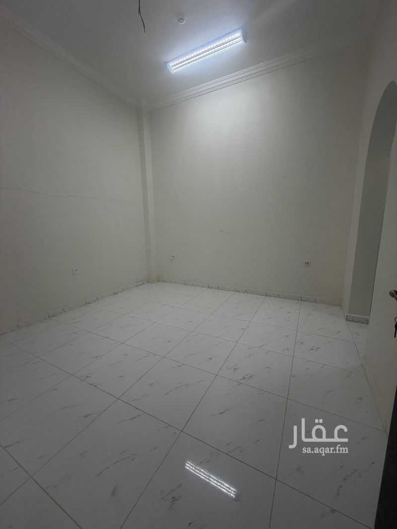 shop in As Sikkah Al Hadid, Madinah 15