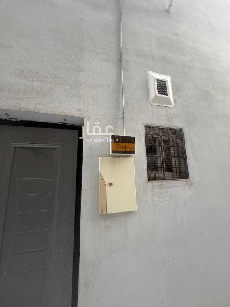 shop in As Sikkah Al Hadid, Madinah 18