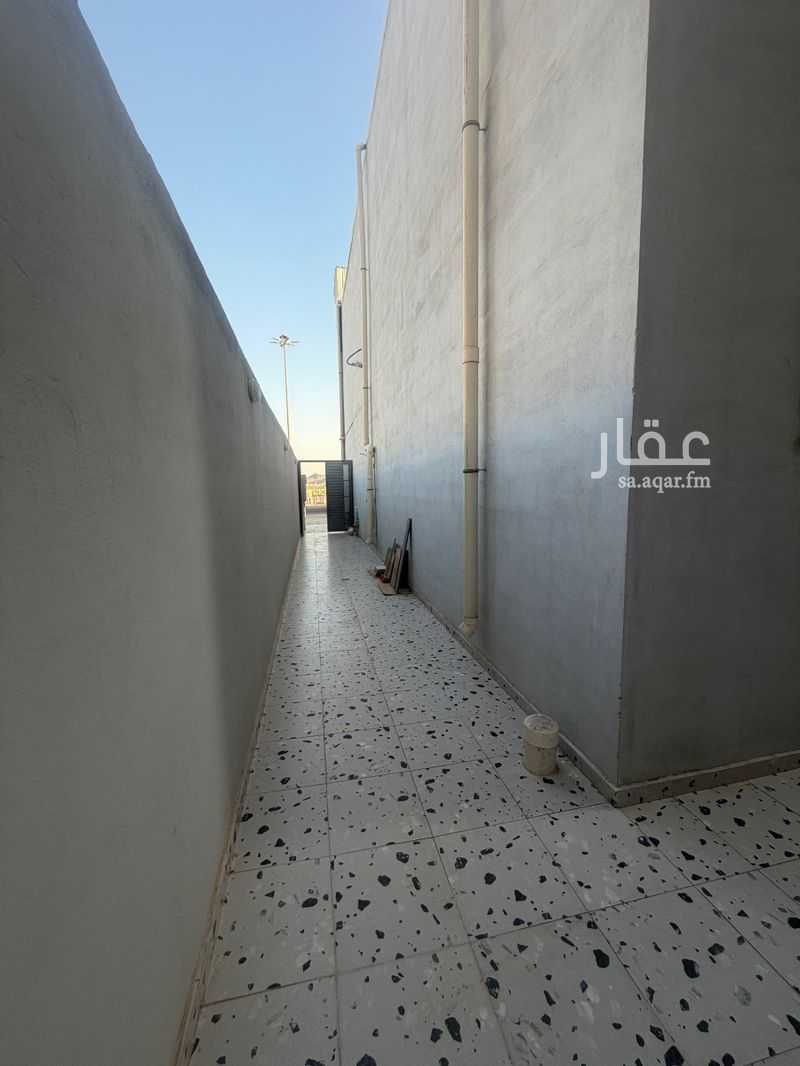 shop in As Sikkah Al Hadid, Madinah 11