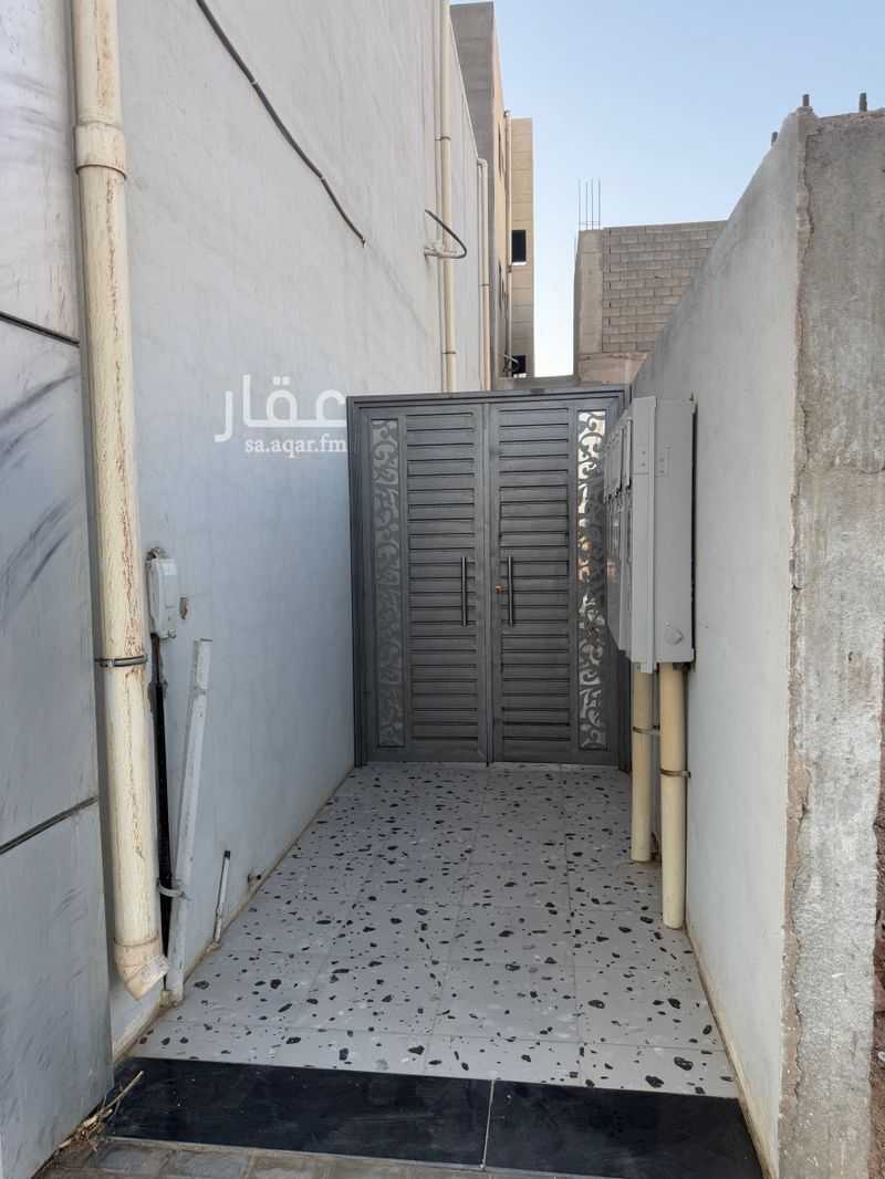 shop in As Sikkah Al Hadid, Madinah 21