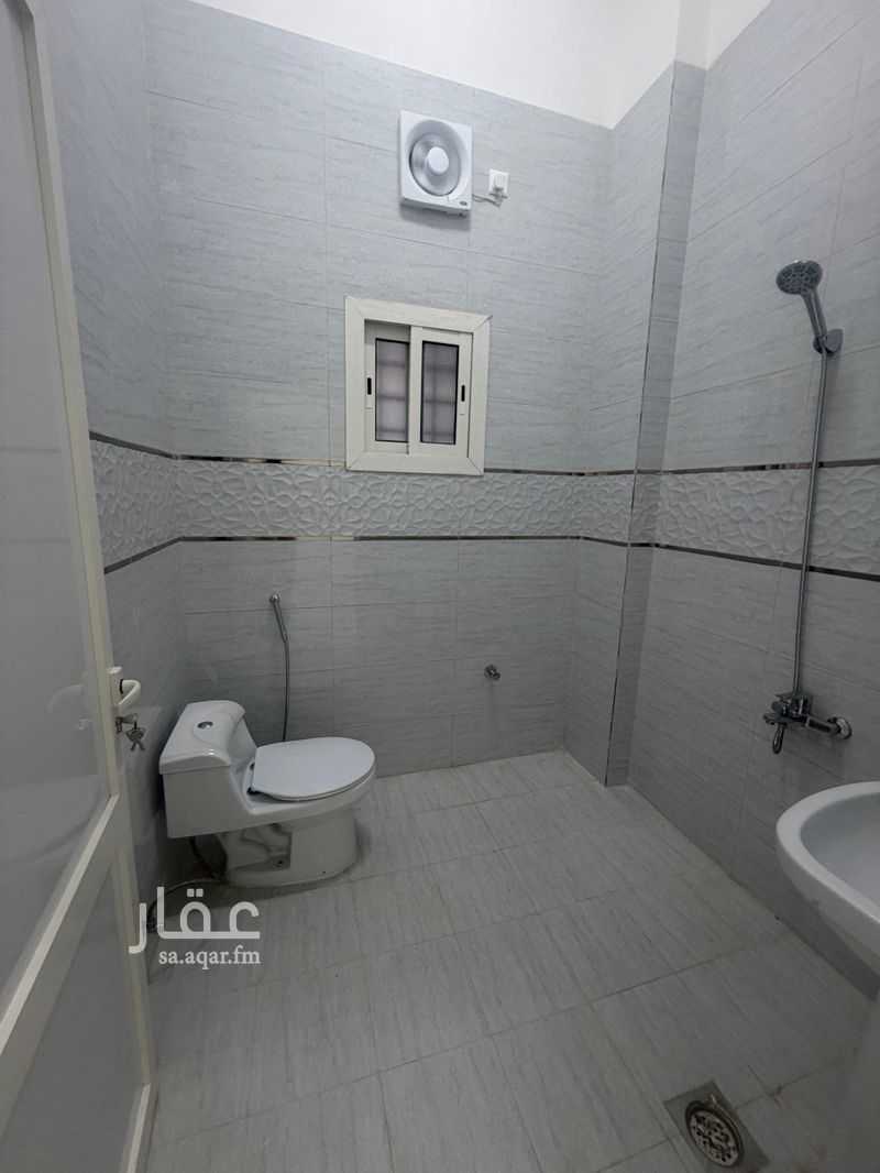 shop in As Sikkah Al Hadid, Madinah 16