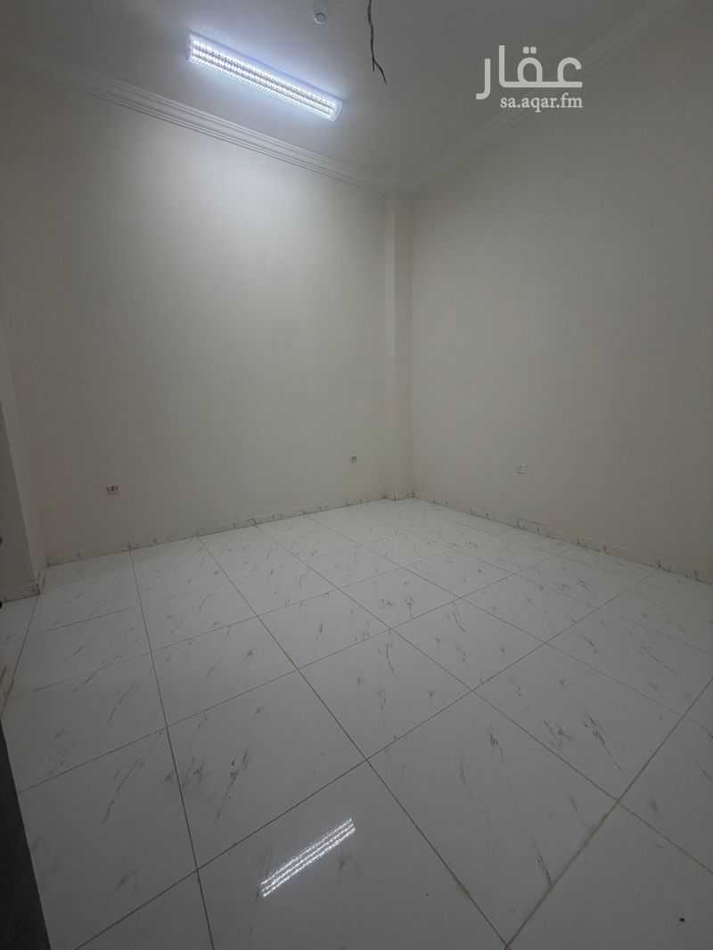 shop in As Sikkah Al Hadid, Madinah 14