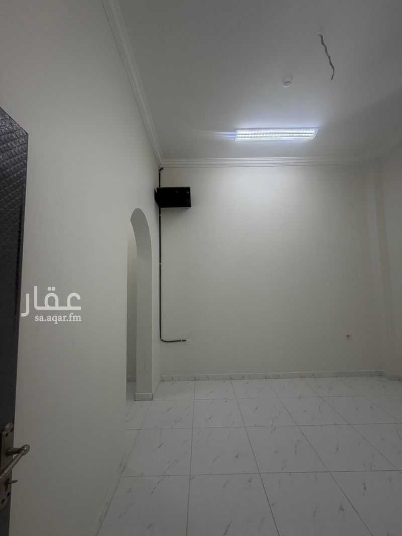 shop in As Sikkah Al Hadid, Madinah 10
