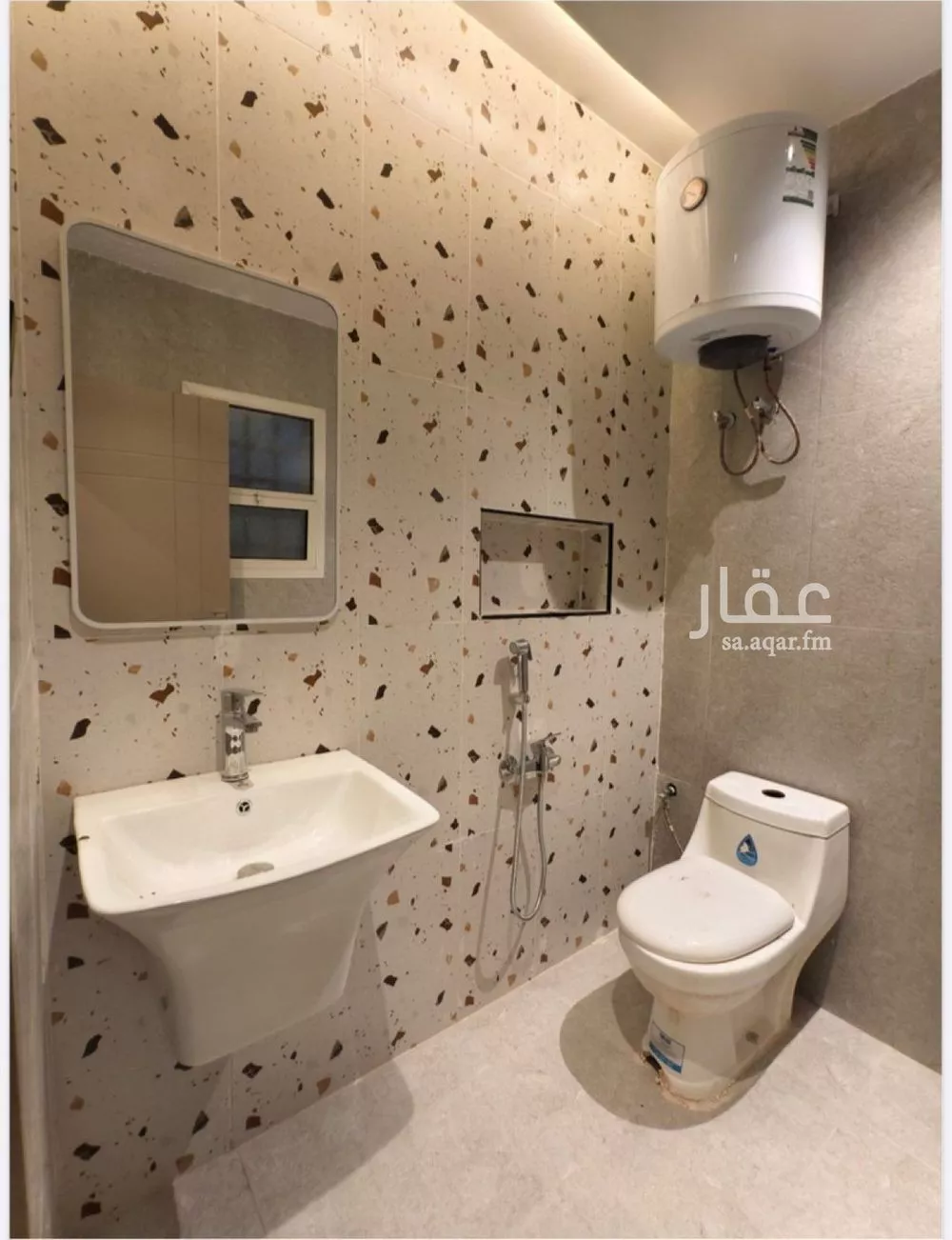 شقة 1 غرف في الملقا 12