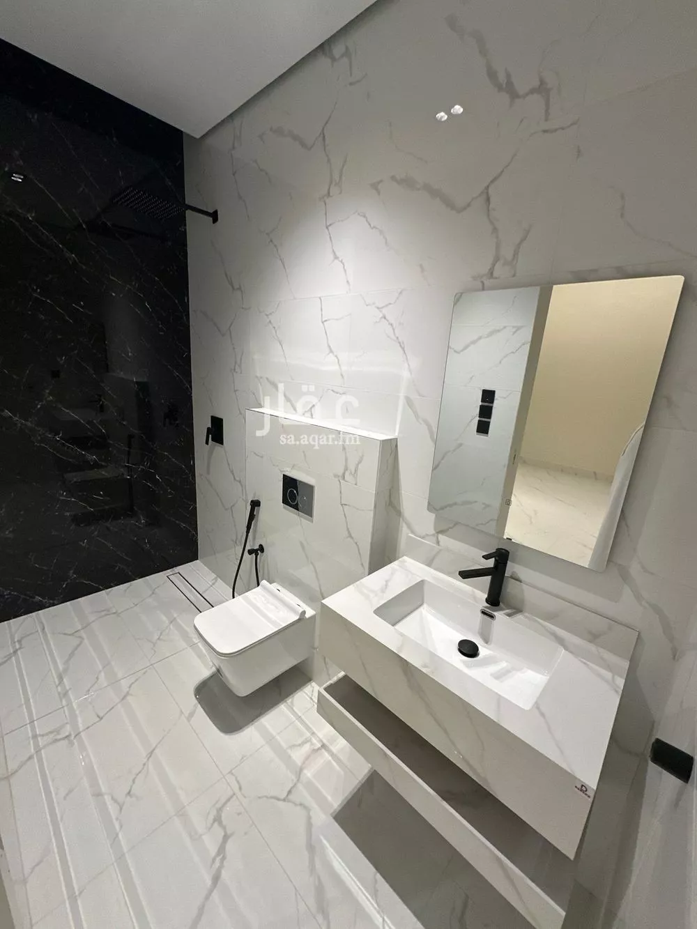 5 bedroom apartment in Al Aridh, Riyadh 9