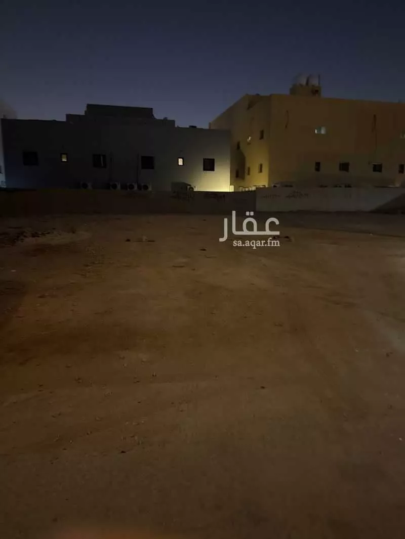 أرض 812 م² في العقيق 5