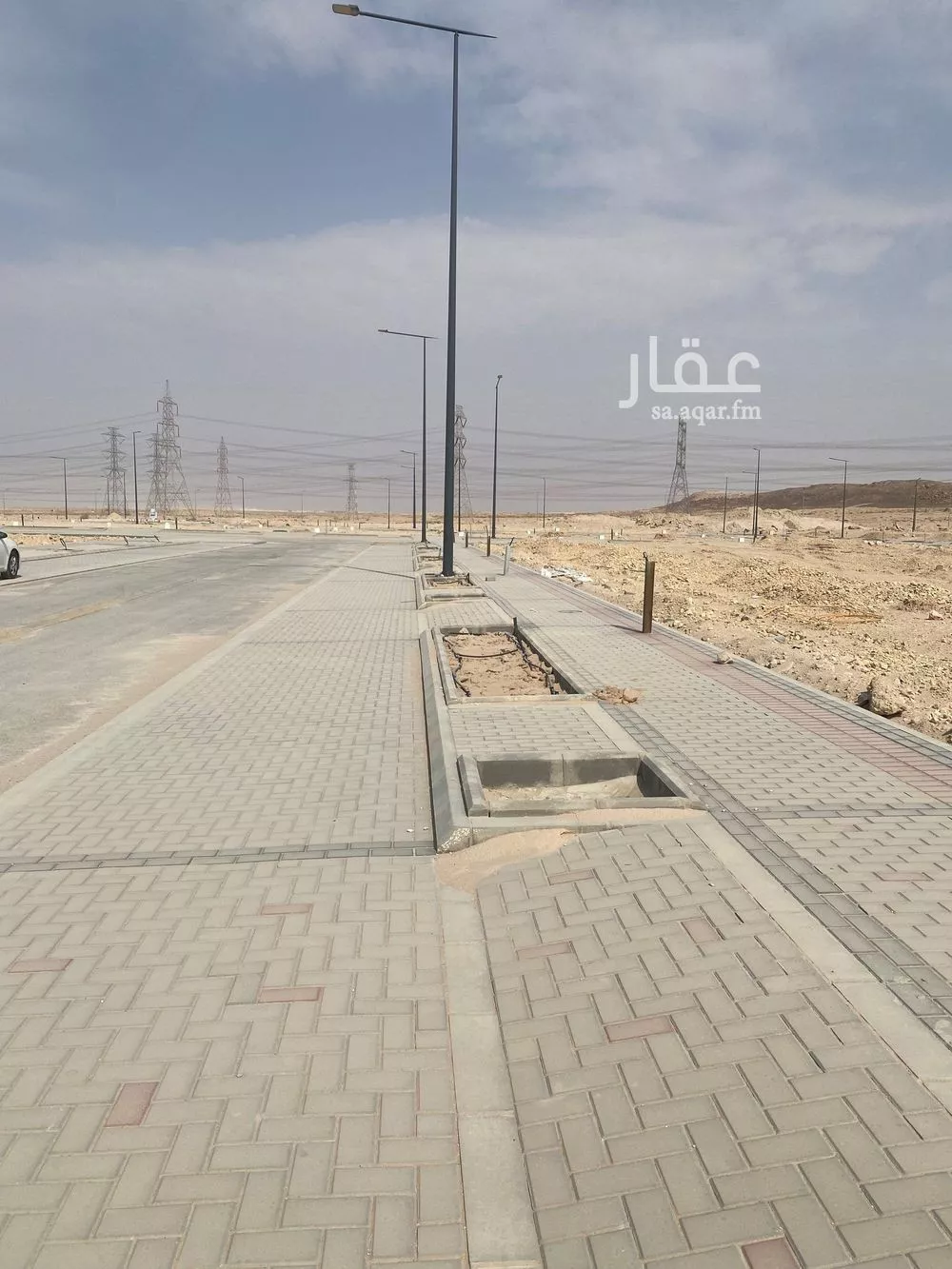 أرض 300 م² في الشرق 9