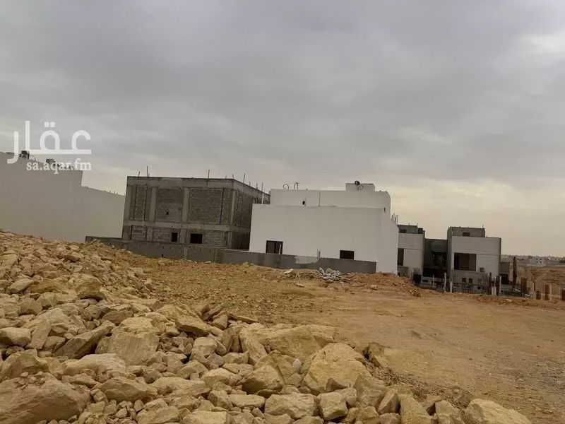 705 sqm land in Al Mahdiyyah 3