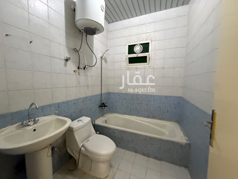 9 bedroom building in Al Yarmouk, Riyadh 18