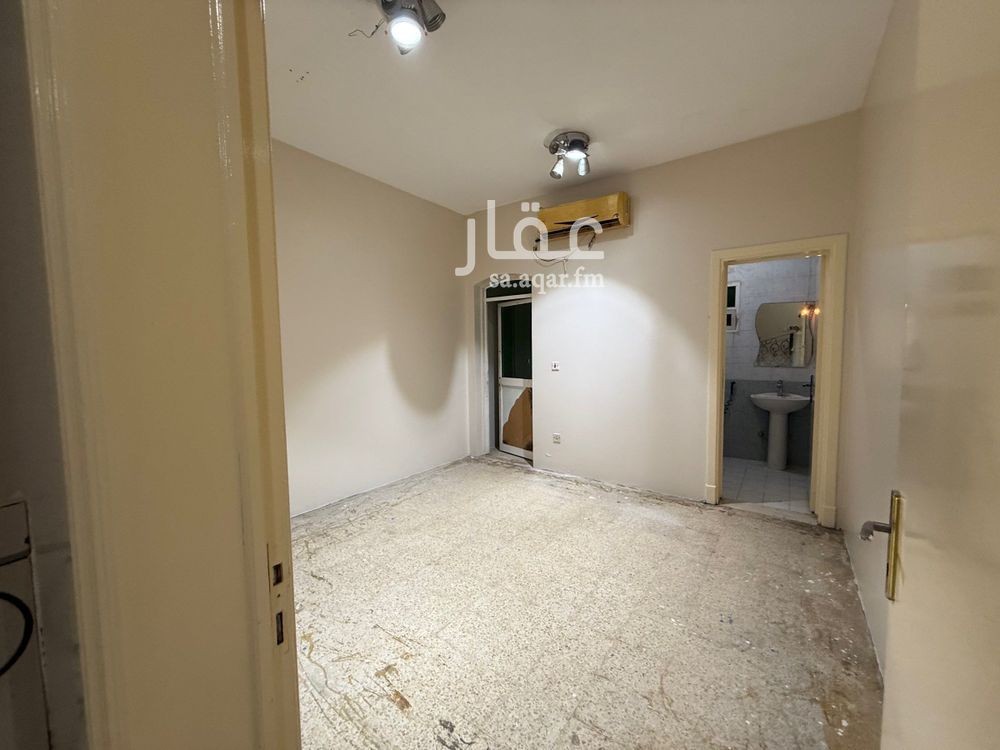 9 bedroom building in Al Yarmouk, Riyadh 20