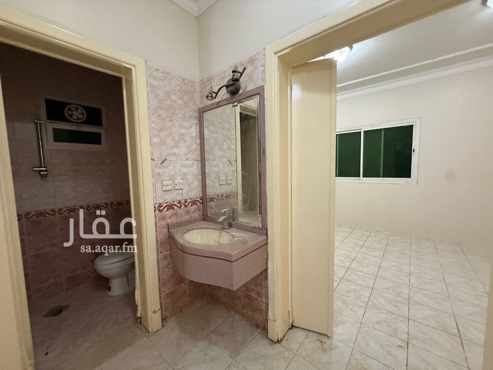9 bedroom building in Al Yarmouk, Riyadh 5
