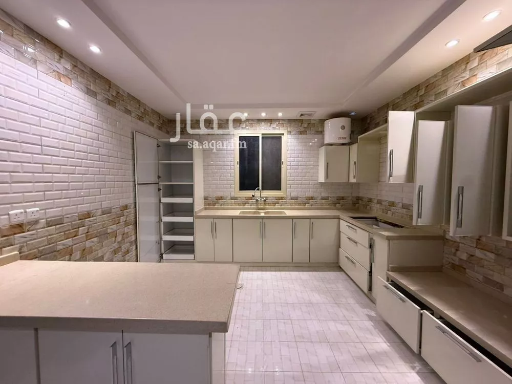 4 bedroom floor in Al Munsiyah 11
