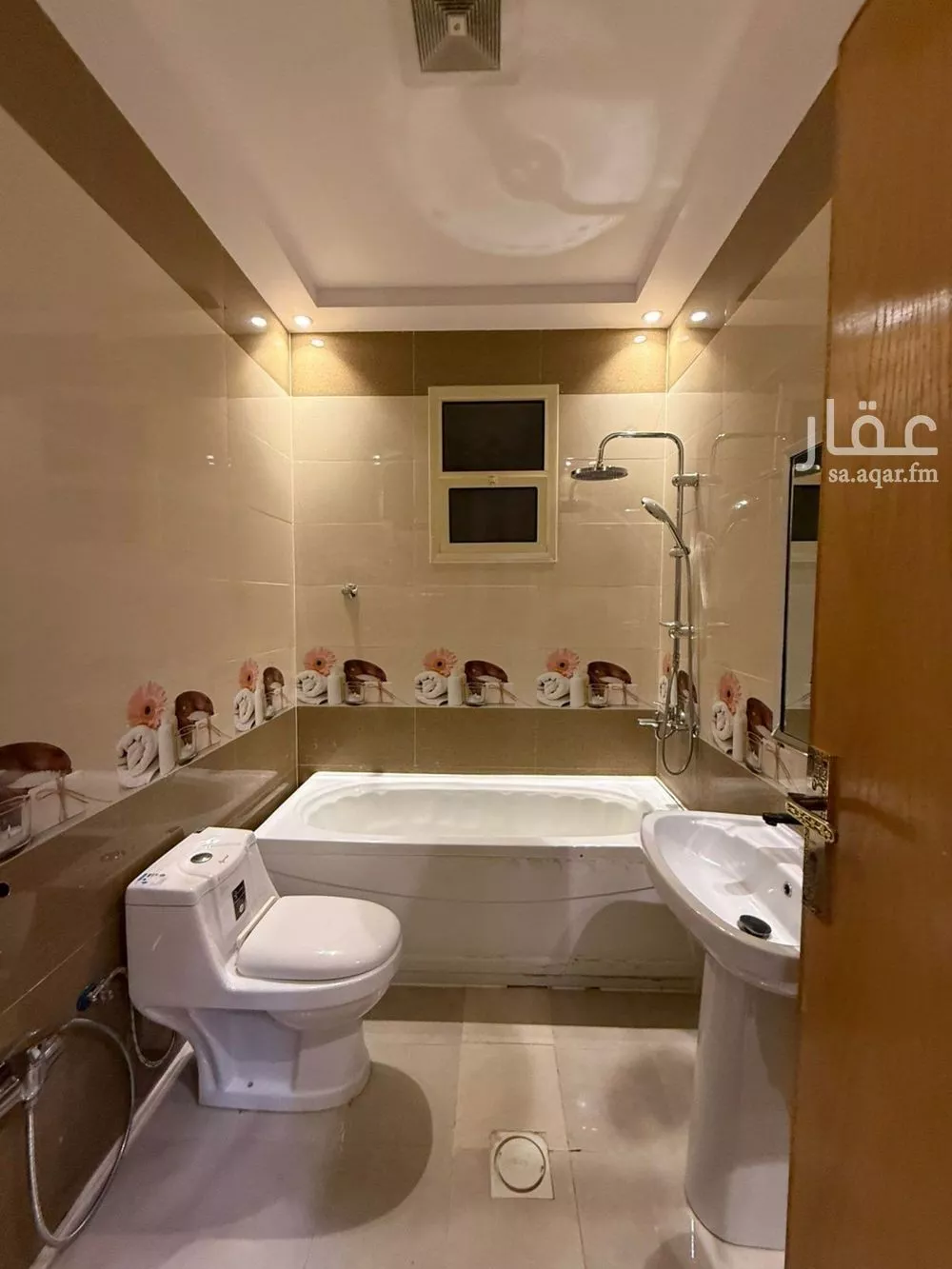 4 bedroom floor in Al Munsiyah 17