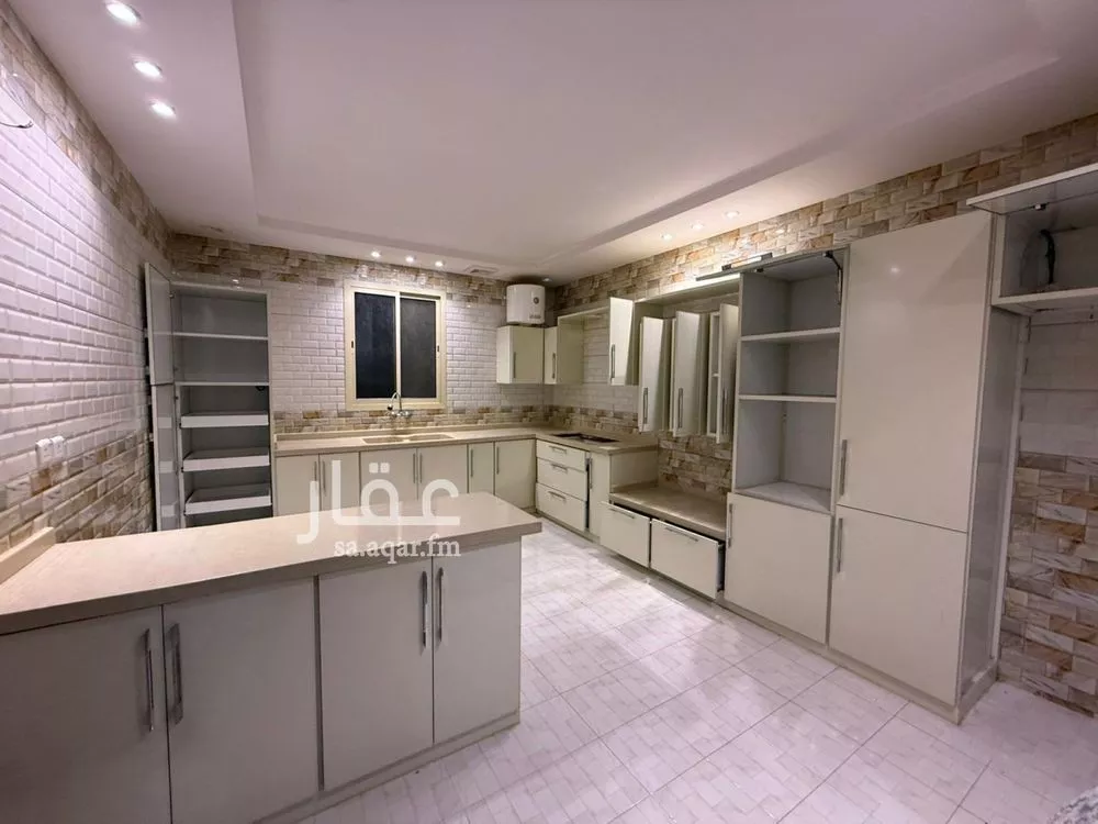 4 bedroom floor in Al Munsiyah 9
