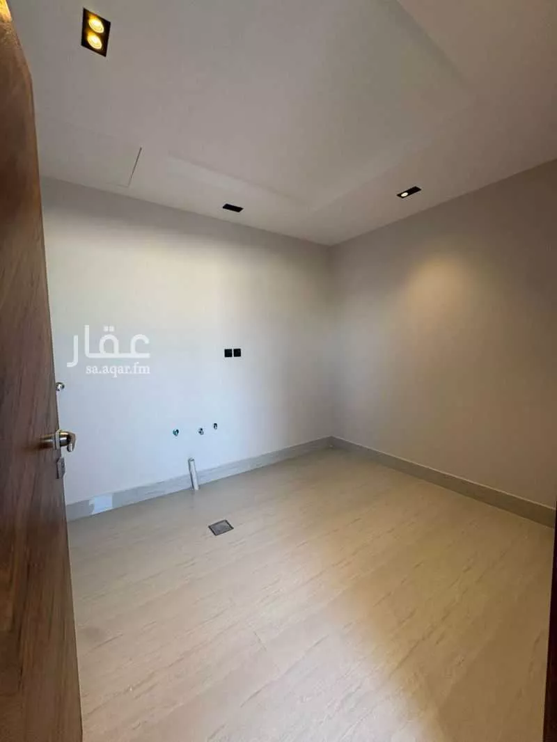 467 sqm land in Al Mahdiyyah 18