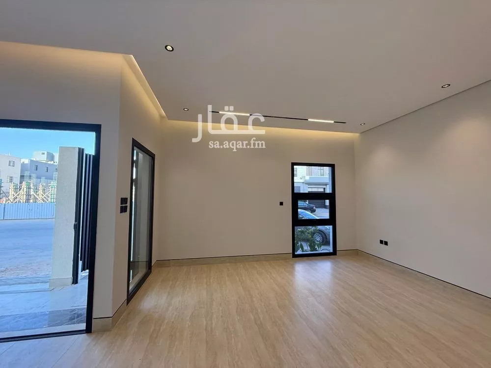 5 bedroom villa in Al Mahdiyyah 17