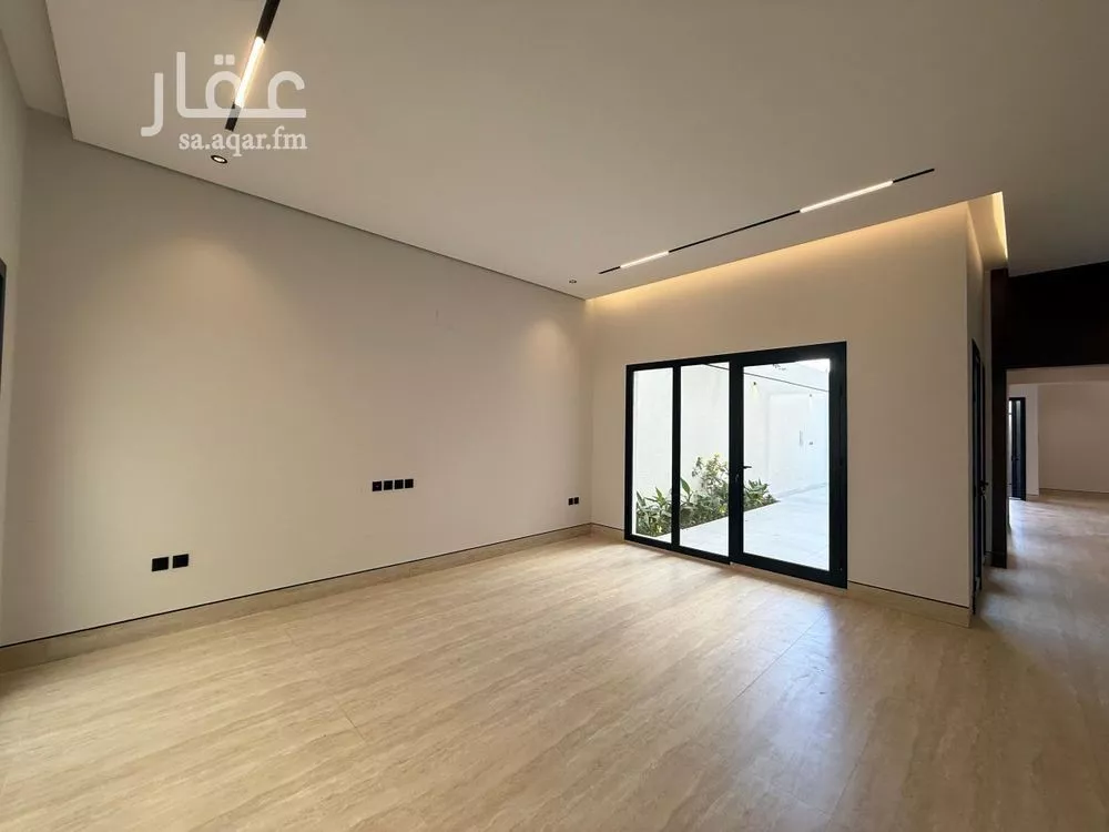 5 bedroom villa in Al Mahdiyyah 6