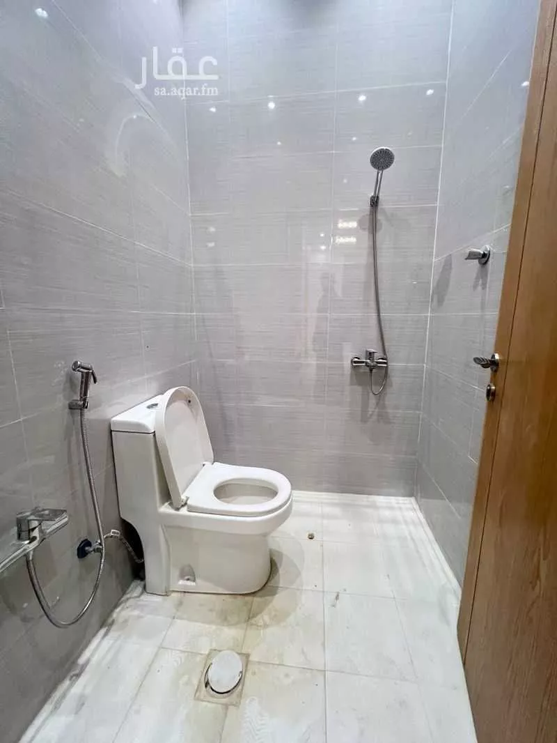 8 bedroom villa in Al Janadriyah 6