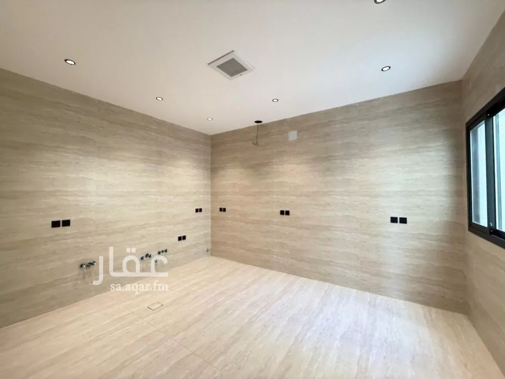 5 bedroom villa in Al Mahdiyyah 16