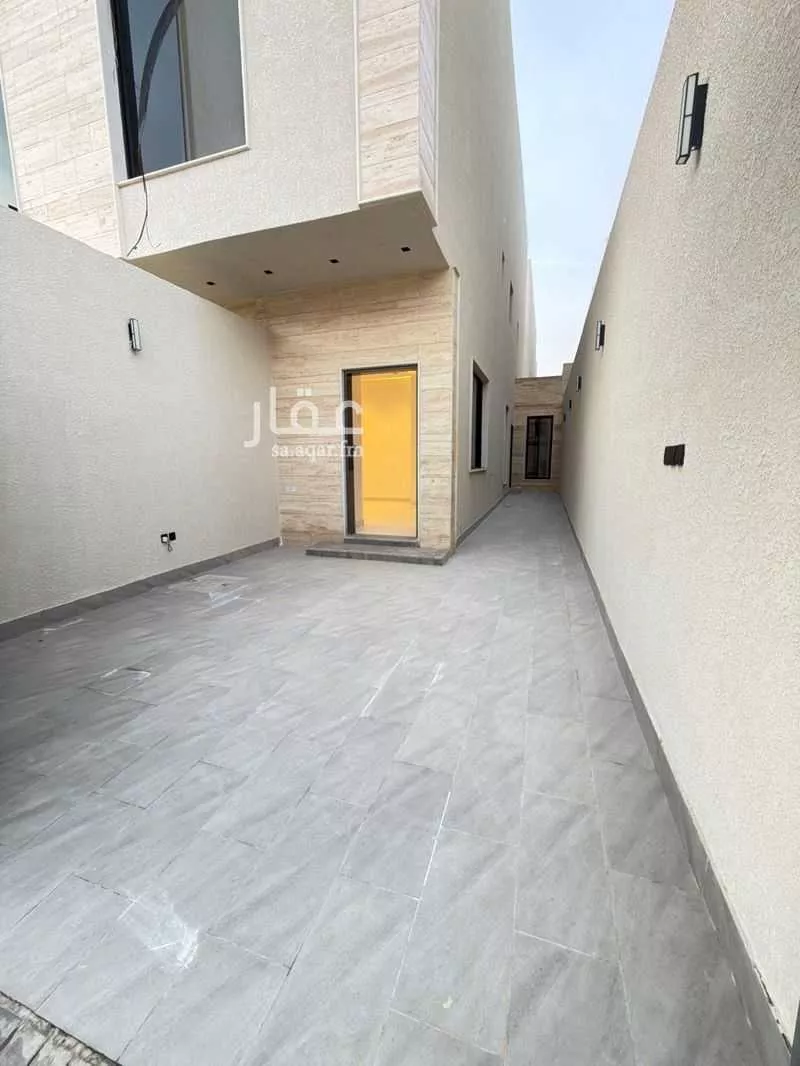 8 bedroom villa in Ash Sharq 4