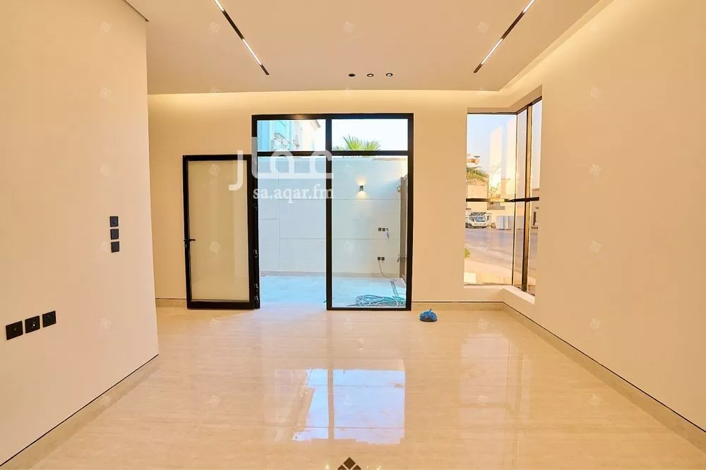 6 bedroom villa in Al Mahdiyyah 9