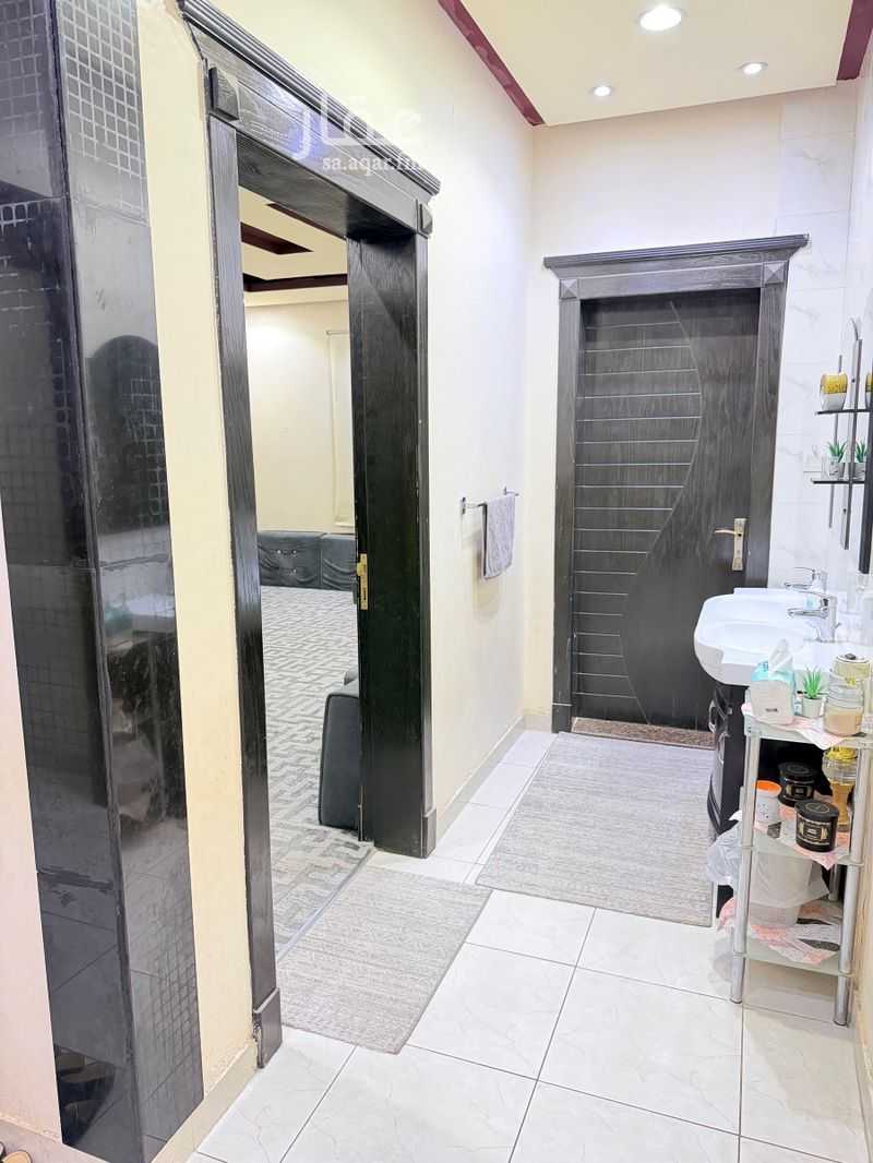 4 bedroom apartment in Ishbiliyah, Riyadh 7