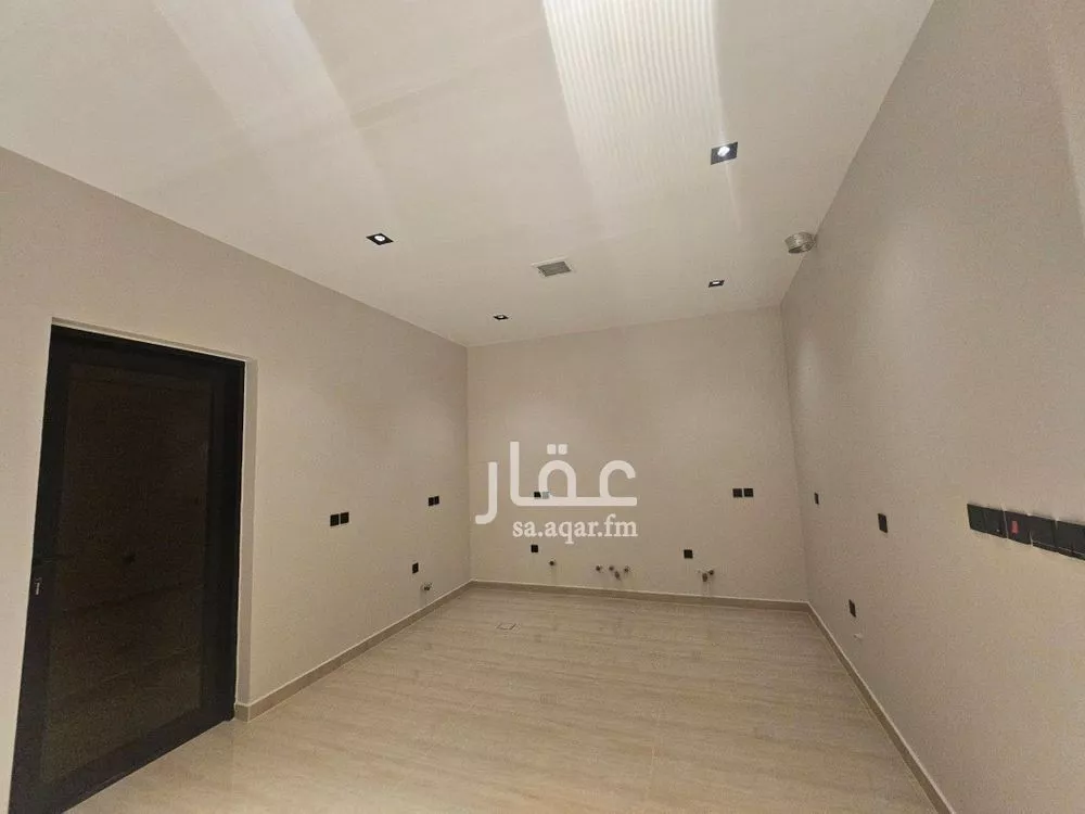5 bedroom villa in Al Aridh 15