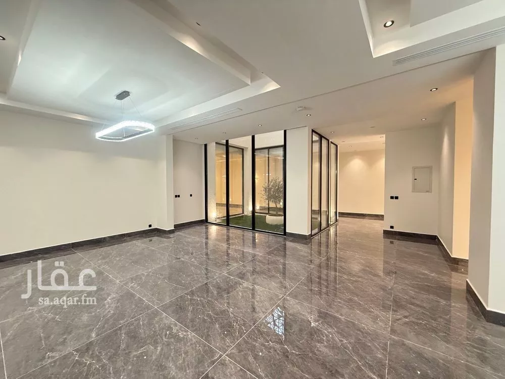 6 bedroom villa in Al Mahdiyyah 25