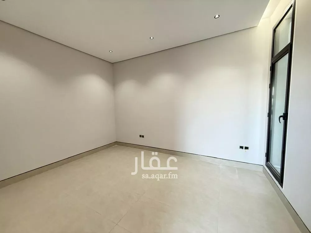 5 bedroom villa in Al Mahdiyyah 2