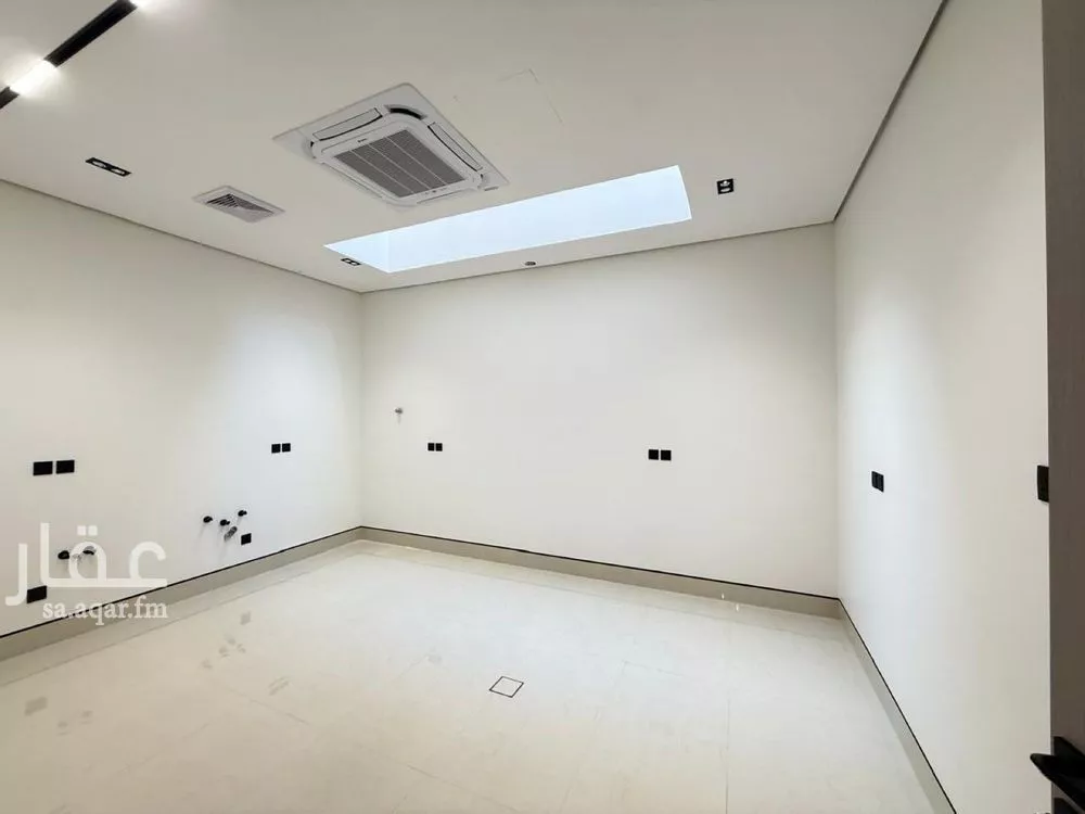 5 bedroom villa in Al Mahdiyyah 23