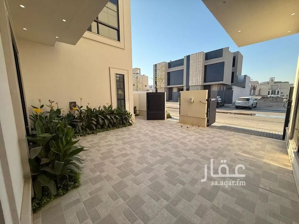 6 bedroom villa in Al Mahdiyyah 3