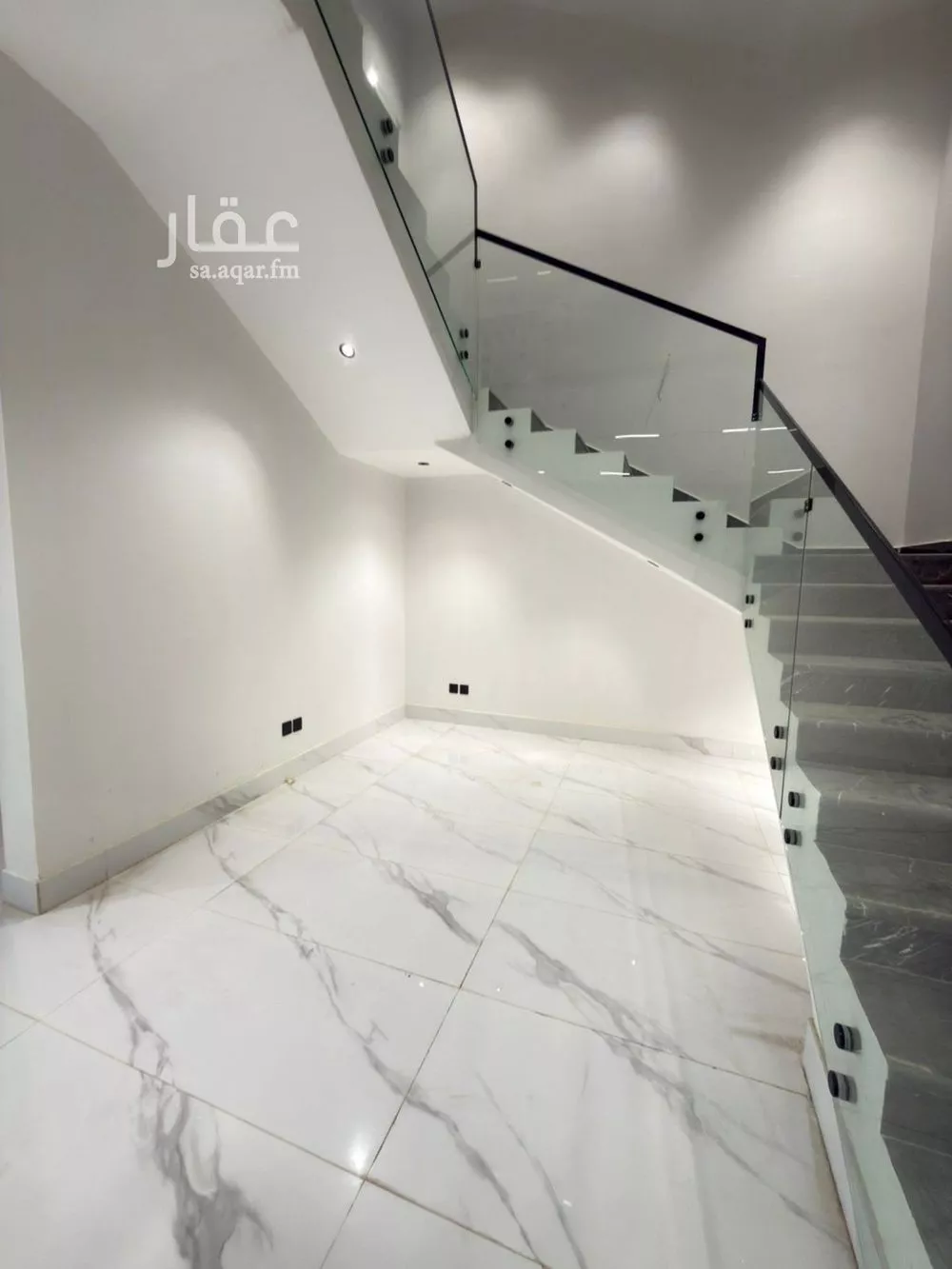 5 bedroom villa in Dhahrat Namar 11
