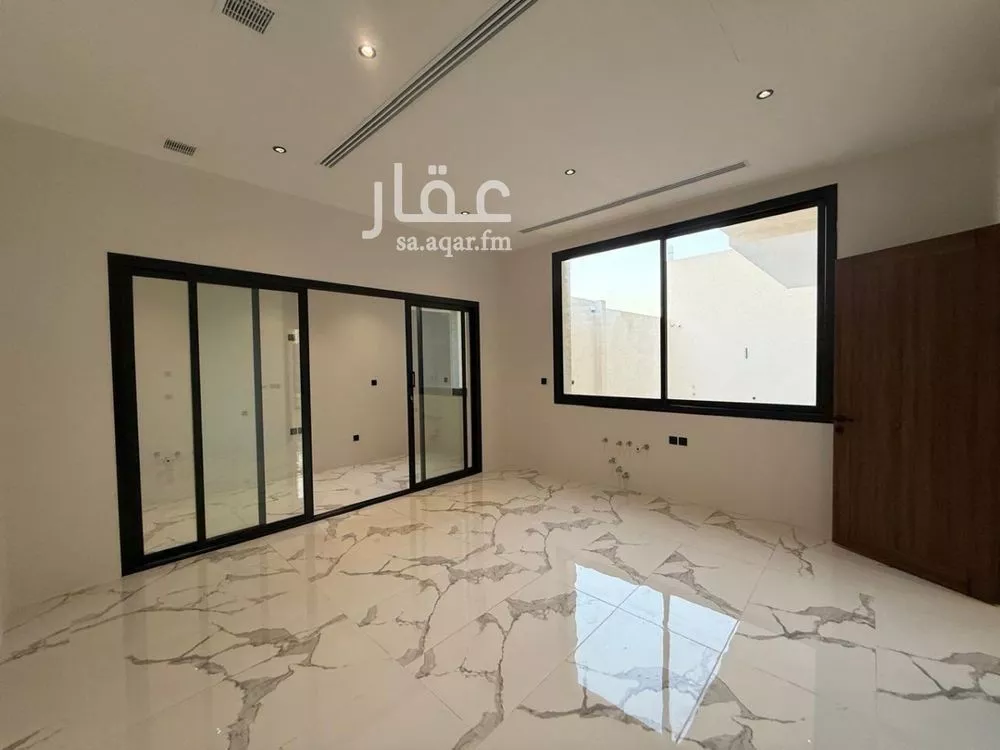 6 bedroom villa in Al Mahdiyyah 9