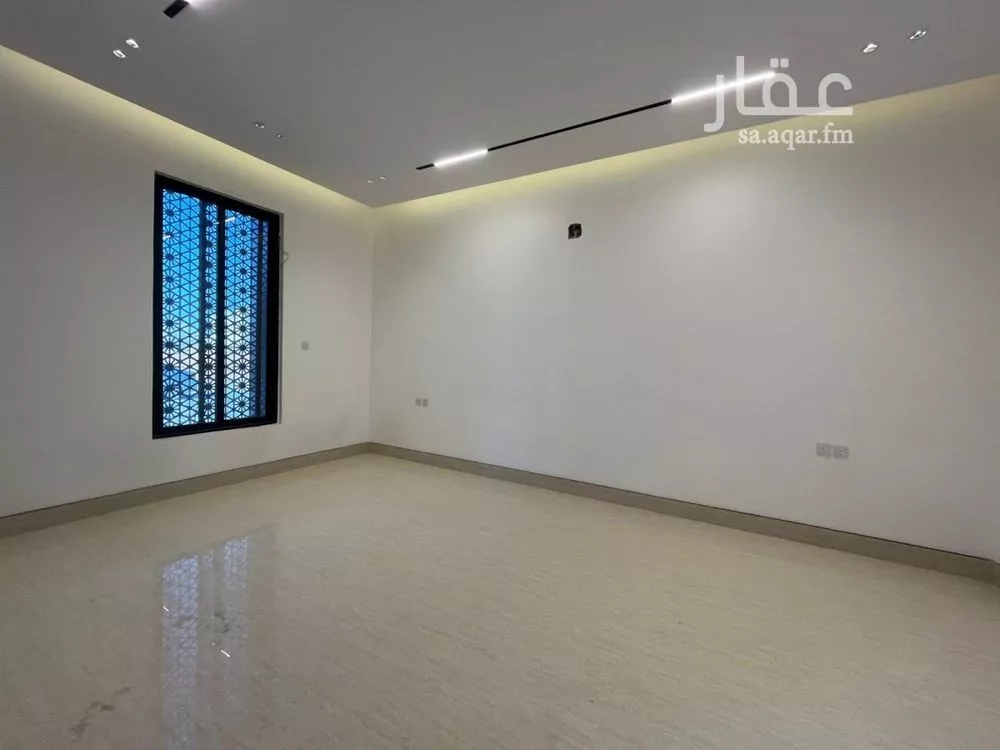 5 bedroom villa in Al Mahdiyyah 6