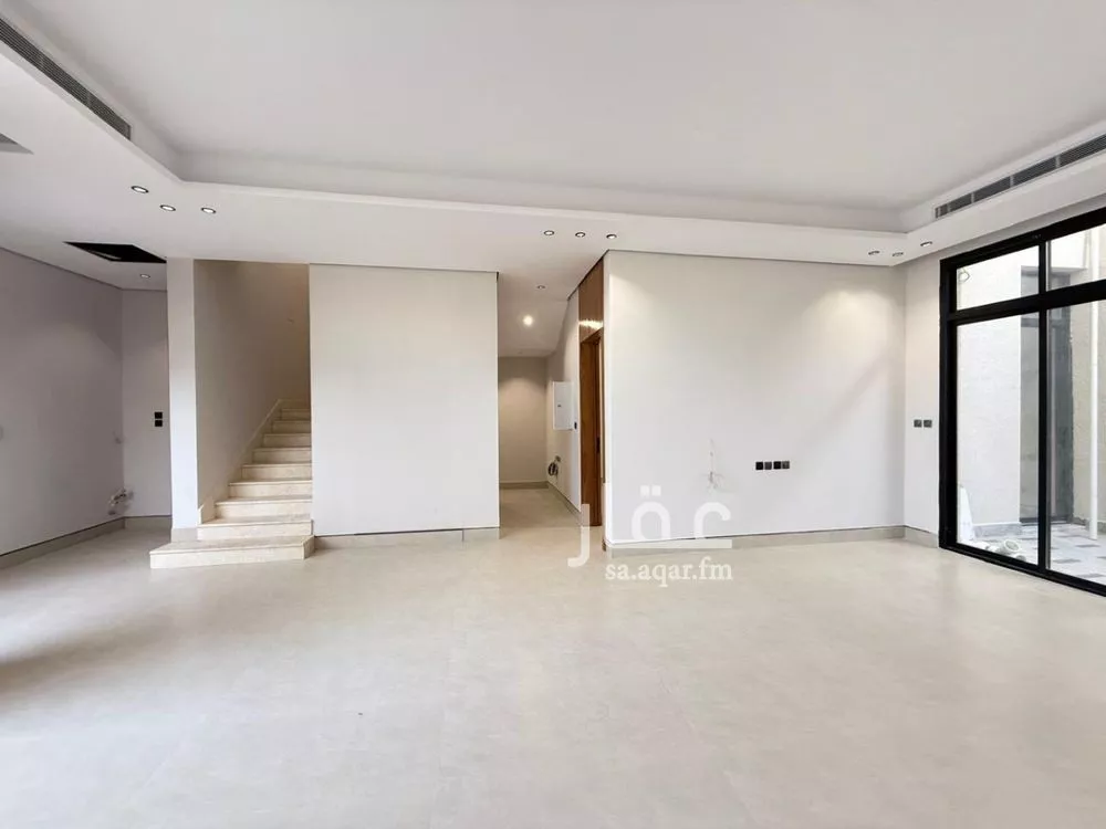 5 bedroom villa in Al Mahdiyyah 12