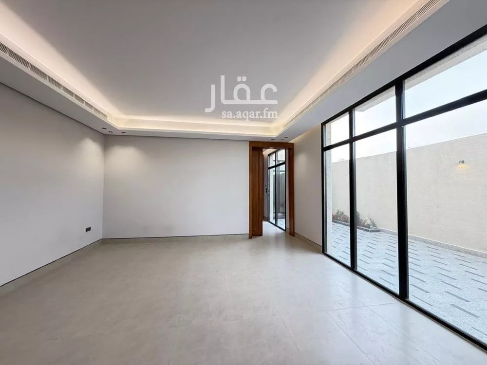 5 bedroom villa in Al Mahdiyyah 10