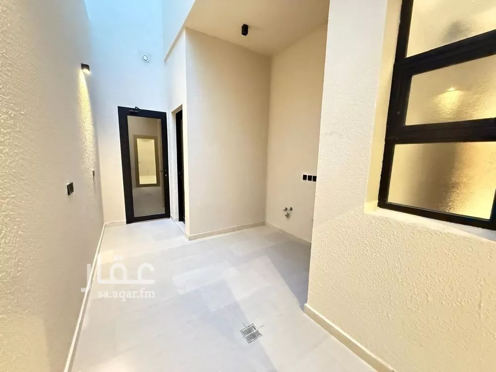5 bedroom villa in Al Mahdiyyah 2