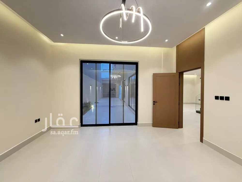5 bedroom villa in Al Mahdiyyah 6