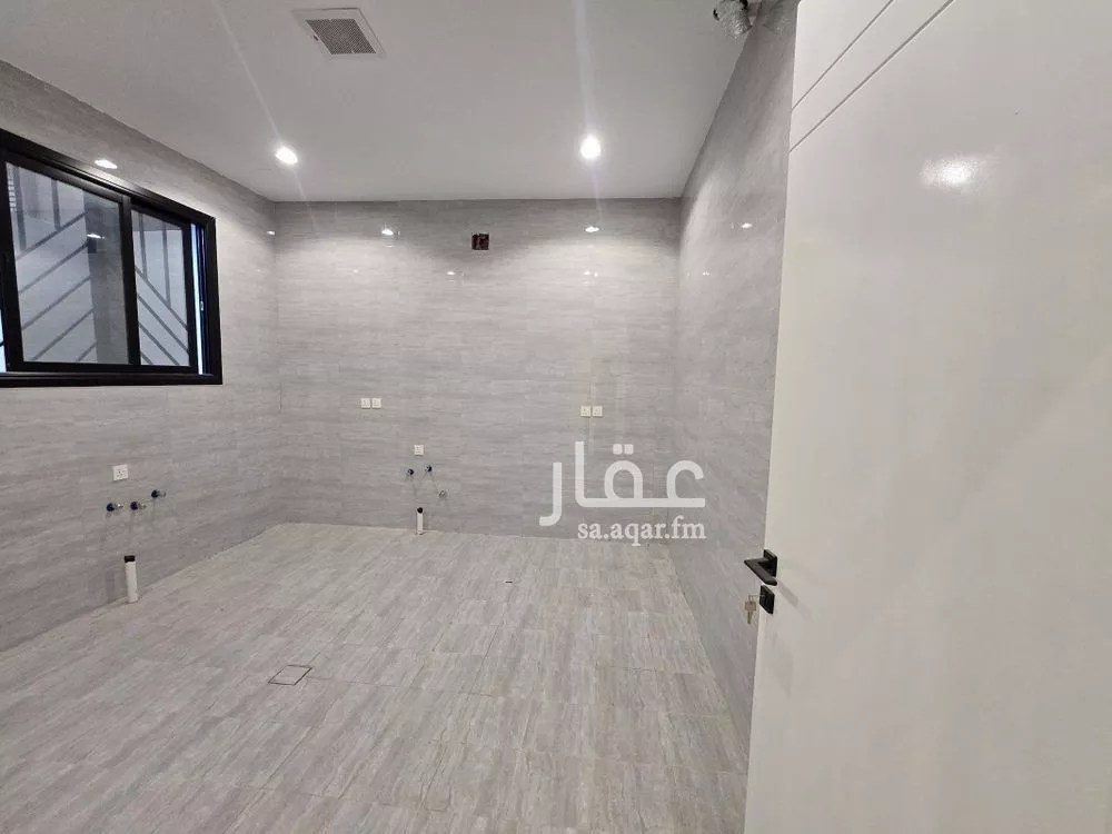 6 bedroom villa in Al Zahrah 7