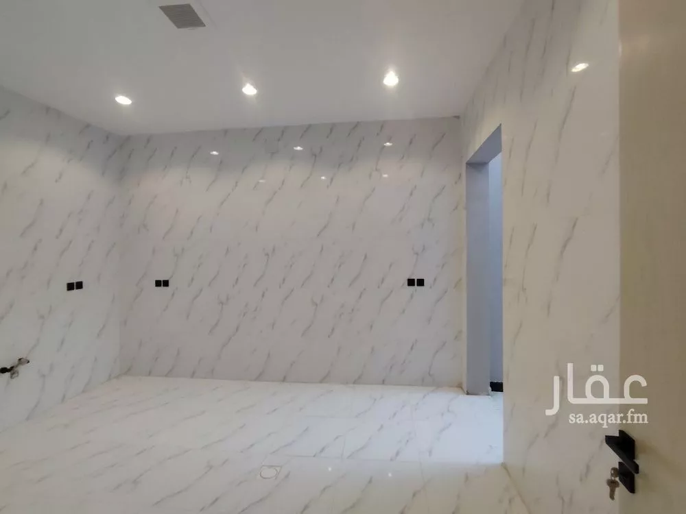 5 bedroom villa in Dhahrat Laban 7