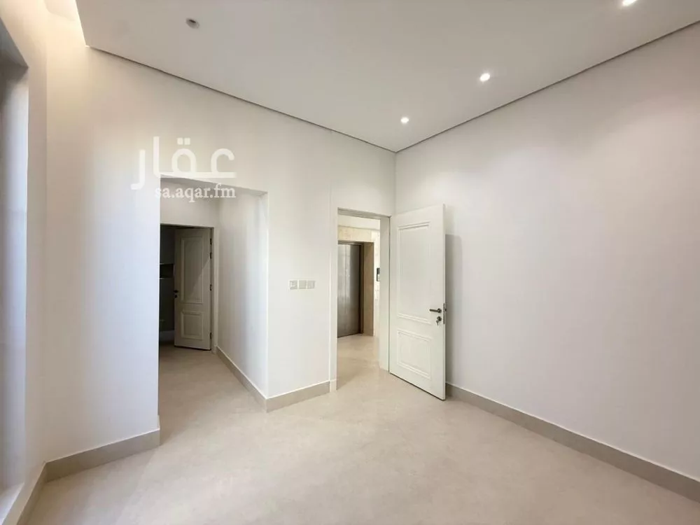 6 bedroom villa in Al Mahdiyyah 2