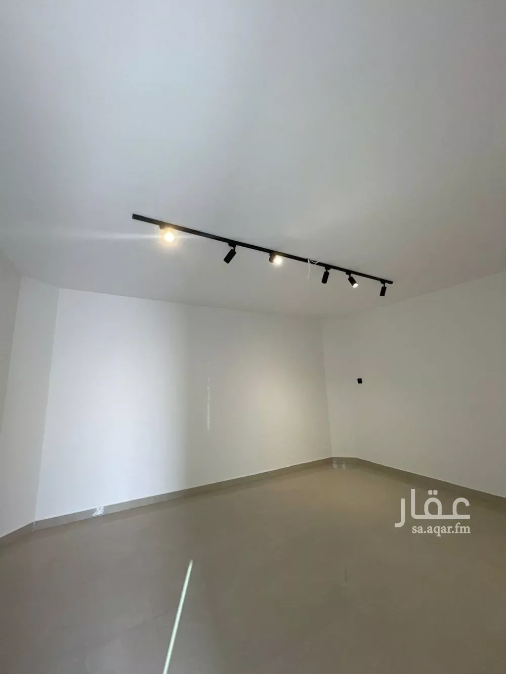 فيلا 4 غرف في المروج 11