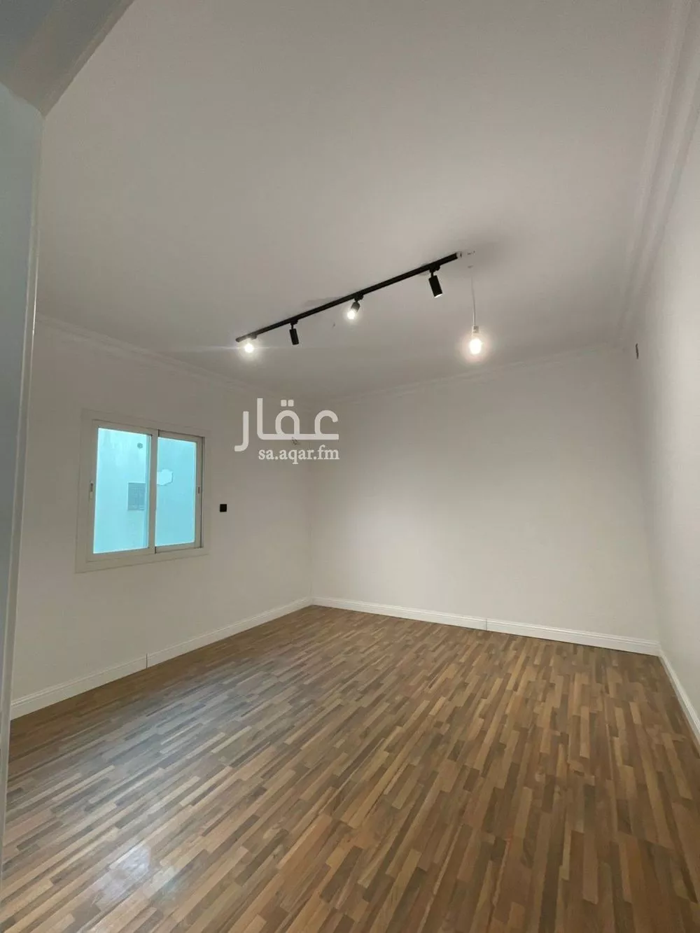 فيلا 4 غرف في المروج 14