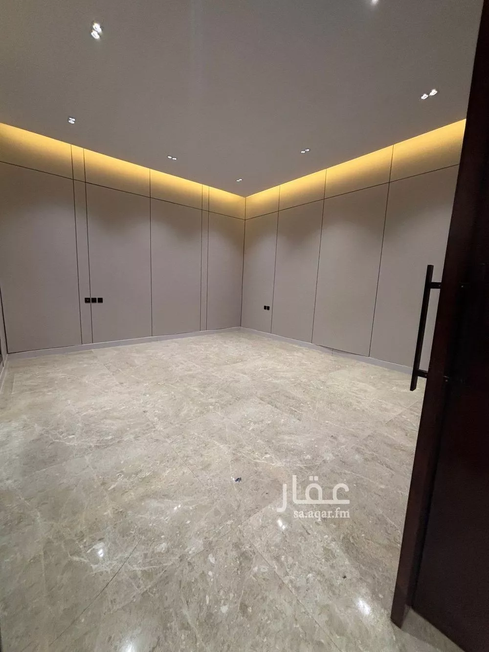 5 bedroom villa in Al Mahdiyyah 8