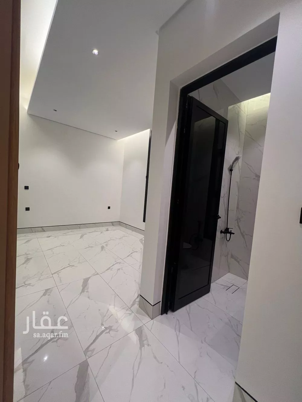 فيلا 5 غرف في النرجس 23