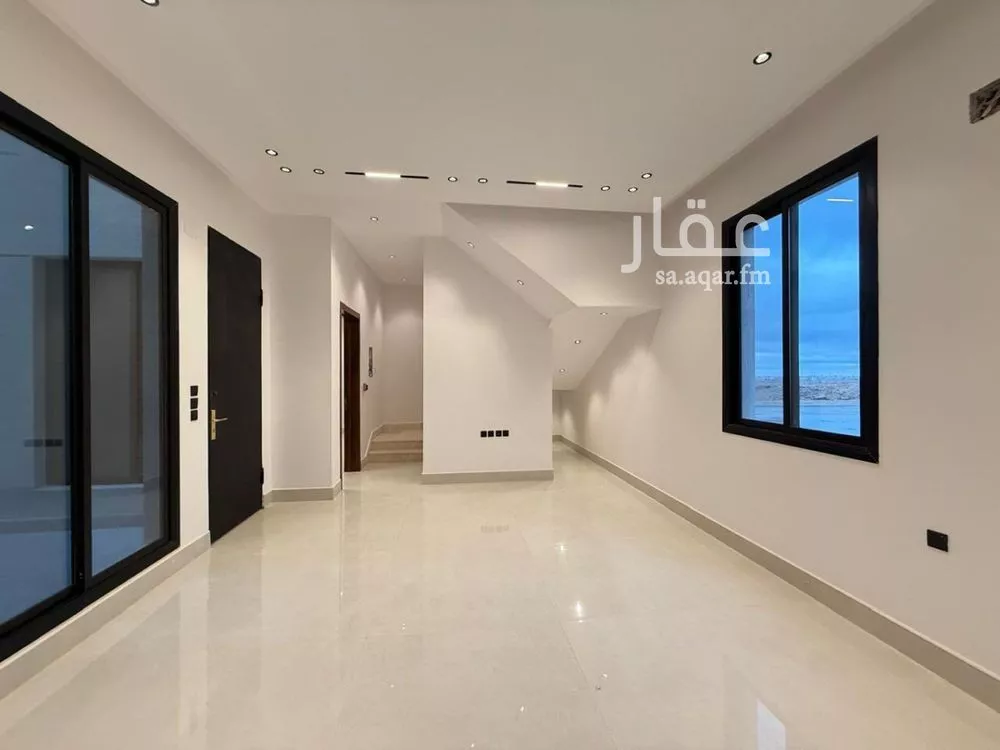 6 bedroom villa in Al Mahdiyyah 3