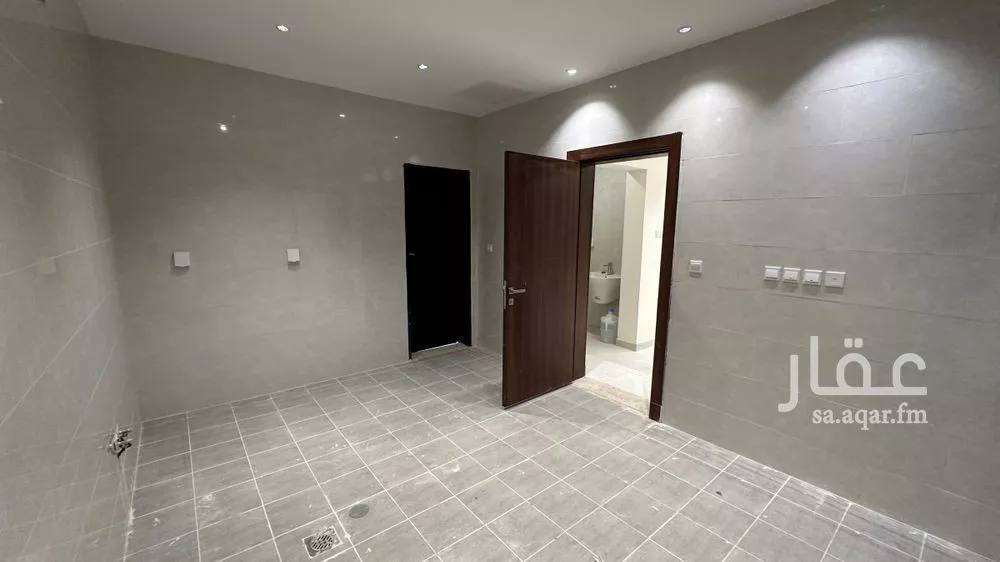 4 bedroom villa in Al Janadriyah 19