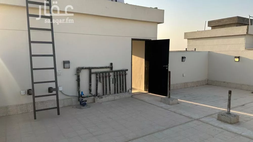 4 bedroom villa in Al Janadriyah 28
