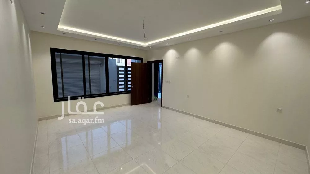 4 bedroom villa in Al Janadriyah 6