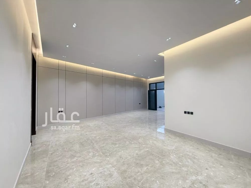 5 bedroom villa in Al Mahdiyyah 11
